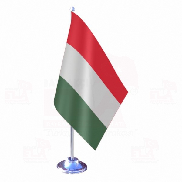 Macaristan Tekli Masa Bayra