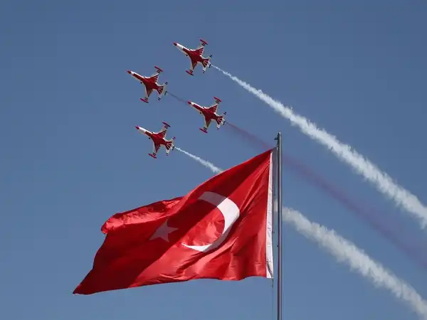 Bayrak Orhanl Anadolu Mahallesi Bayrak